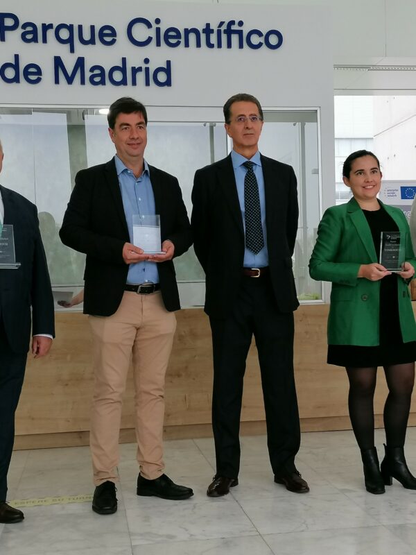 Galardonados en los I Premios Health to Market con el director financiero de la FPCM y el representante de EIT Health Spain.