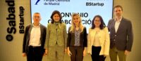 Foto de la firma por el PCM y BStartup del acuerdo sobre emprendimiento deep tech.