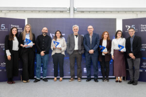 Foto de los equipos de las empresas galardonadas con los Premios al emprendimiento innovador durante el acto del 25º aniversario del Parque Científico de Madrid.