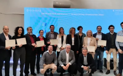 Candela Sancho, de Detektia, Premio IA y Tecnologías Avanzadas 2023 del Ayto. de Madrid, con el resto de los galardonados.