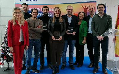 Los equipos de las tres empresas galardonadas junto con los representantes de la FPCM y EIT Health Spain y el equipo gestor en la entrega de los II premios H2M (Health to Market). Crédito: FPCM.
