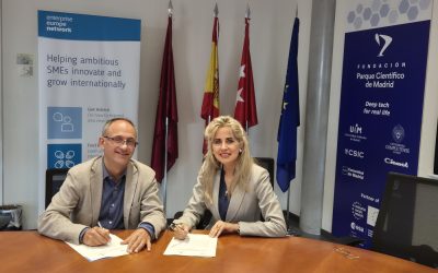 UAM (Félix Zamora) y FPCM (Marta del Castillo) firman el convenio para fomentar el emprendimiento en ciencia y tecnología.