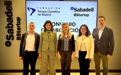 Foto de la firma por el PCM y BStartup del acuerdo sobre emprendimiento deep tech.